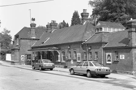 Oxshott Station, Surrey on Friday 19 May 1989 - J. Scrace [082645]
