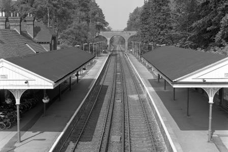 Oxshott Station, Surrey on Friday 19 May 1989 - J. Scrace [082647]