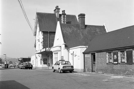 Petersfield Station, Hampshire on Tuesday 13 Jun 1989 - J. Scrace [082773]