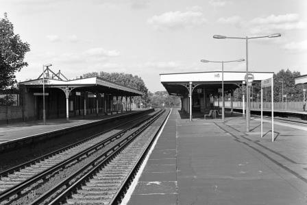 Purley Oaks Station, Greater London on Tuesday 19 Sep 1989 - J. Scrace [082785]