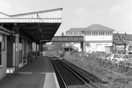 Petts Wood Station, Greater London on Tuesday 28 Aug 1990 - J. Scrace [082800]