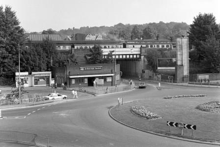 Redhill Station, Surrey on Bank Holiday Monday 31 Aug 1987 - J. Scrace [082939]