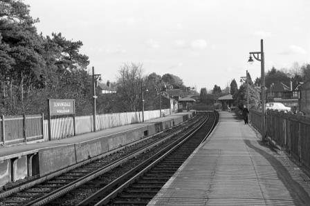 Sunningdale Station, Berkshire on Thursday 20 Nov 1969 - J. Scrace [083091]