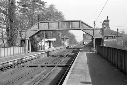 Shoreham Station, Kent on Thursday 02 Apr 1970 - J. Scrace [083105]