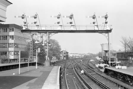 Sutton Station, Greater London on Tuesday 05 May 1970 - J. Scrace [083107]