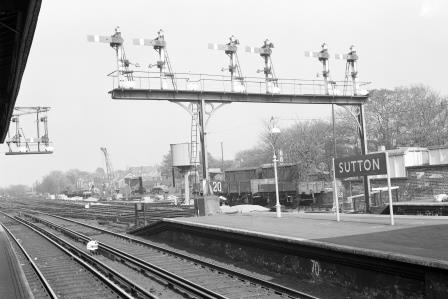 Sutton Station, Greater London on Tuesday 05 May 1970 - J. Scrace [083110]