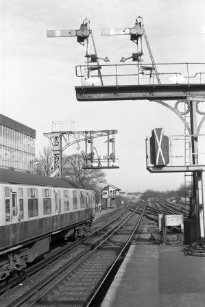 Sutton Station, Greater London on Tuesday 07 Mar 1978 - J. Scrace [083210]