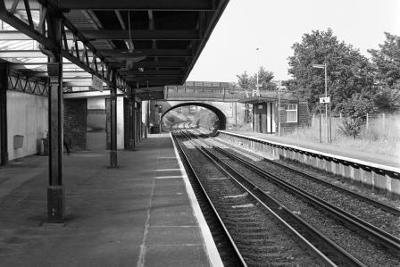 Syon Lane Station, Greater London on Wednesday 15 Jun 1988 - J. Scrace [083270]