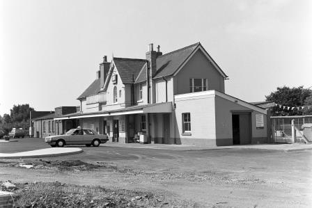 Sandown Station, Isle of Wight on Wednesday 06 Sep 1989 - J. Scrace [083335]