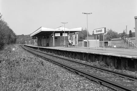Stoneleigh Station, Surrey on Thursday 04 May 1995 - J. Scrace [083400]