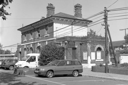 Snodland Station, Kent on Wednesday 31 Aug 2005 - J. Scrace [083403]