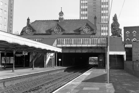 Thornton Heath Station, Greater London on Thursday 04 Sep 1986 - J. Scrace [083474]
