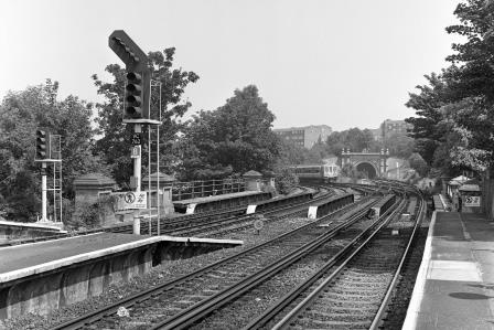 Tulse Hill Station, Greater London on Thursday 04 Jul 1991 - J. Scrace [083509]
