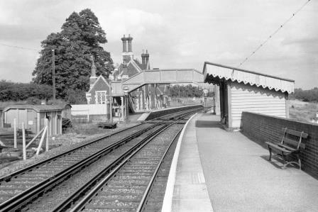 Wateringbury Station, Kent on Friday 14 Aug 1970 - J. Scrace [083740]