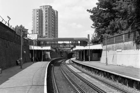 Woolwich Arsenal Station, Greater London on Monday 19 Jun 1989 - J. Scrace [083848]