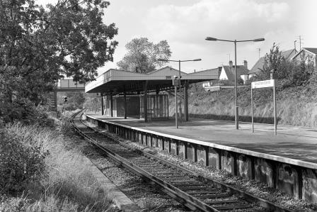 Woodmansterne Station, Surrey on Tuesday 19 Sep 1989 - J. Scrace [083867]