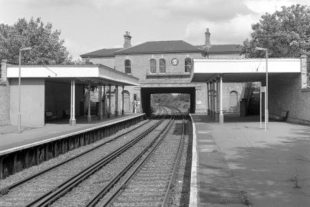Woodside Station, Greater London on Tuesday 25 Aug 1992 - J. Scrace [083908]
