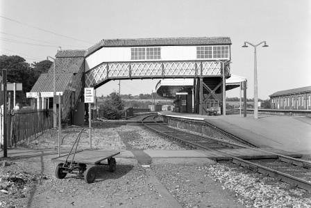 Yeovil Junction Station, Somerset on Wednesday 25 Jul 1990 - J. Scrace [083951]