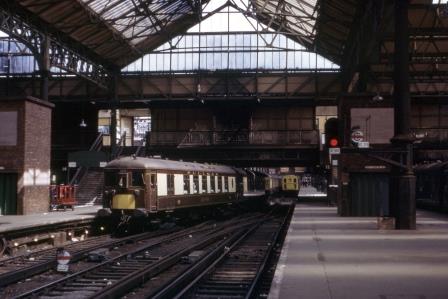 BR(S) Class 5-BEL 3052 at Victoria Station, Greater London with the "Brighton Belle" in station on Thursday 13 Jun 1968 - J. Scrace [084004]