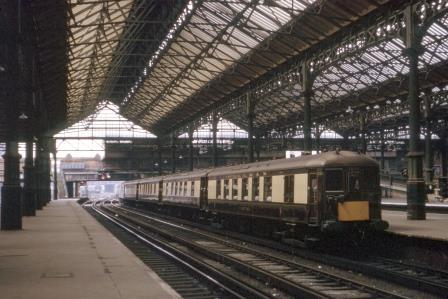 BR(S) Class 5-BEL 3053 at Victoria Station, Greater London with the "Brighton Belle" in station on Friday 14 Jun 1968 - J. Scrace [084008]