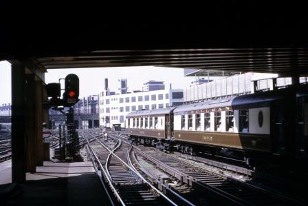 BR(S) Class 5-BEL 3052 at Victoria Station, Greater London with the "Brighton Belle" in station on Thursday 13 Jun 1968 - J. Scrace [084009]