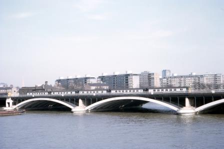 BR(S) Class 5-BEL at Grosvenor Bridge, Greater London with the up "Brighton Belle" on Tuesday 14 Mar 1972 - J. Scrace [084016]
