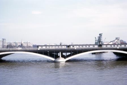 BR(S) Class 5-BEL at Grosvenor Bridge, Greater London with the up "Brighton Belle" on Tuesday 14 Mar 1972 - J. Scrace [084017]