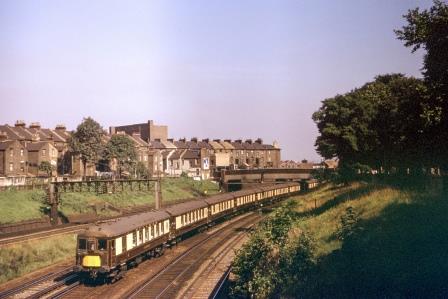 BR(S) Class 5-BEL 3053 at Clapham Junction, Greater London with the down "Brighton Belle" on Thursday 22 Aug 1968 - J. Scrace [084025]