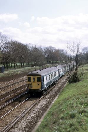 BR(S) Class 5-BEL 3052 at Wandsworth Common, Greater London with the down "Brighton Belle" on Wednesday 29 Mar 1972 - J. Scrace [084032]