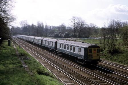 BR(S) Class 5-BEL 3052 at Wandsworth Common, Greater London with the down "Brighton Belle" on Wednesday 29 Mar 1972 - J. Scrace [084033]