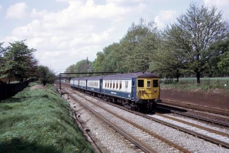 BR(S) Class 5-BEL 3051 at Wandsworth Common, Greater London with the down "Brighton Belle" on Tuesday 09 May 1972 - J. Scrace [084037]