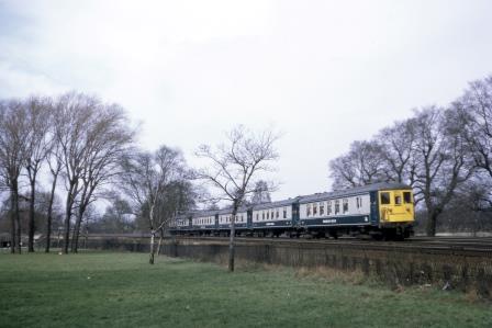 BR(S) Class 5-BEL 3052 at Balham, Greater London with the down "Brighton Belle" on Tuesday 29 Apr 1969 - J. Scrace [084039]