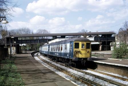 BR(S) Class 5-BEL 3052 at Wandsworth Common Station, Greater London with the down "Brighton Belle" on Thursday 06 Apr 1972 - J. Scrace [084040]