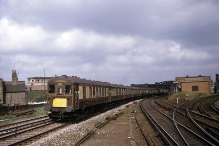 BR(S) Class 5-BEL 3052 at Streatham Common, Greater London with the down "Brighton Belle" on Friday 13 Sep 1968 - J. Scrace [084044]