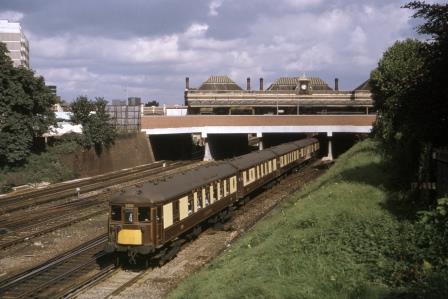 BR(S) Class 5-BEL 3051 at East Croydon, Greater London with the down "Brighton Belle" on Thursday 05 Sep 1968 - J. Scrace [084047]
