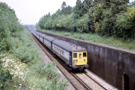 BR(S) Class 5-BEL 3052 at Coulsdon, Greater London with the down "Brighton Belle" on Wednesday 02 Jun 1971 - J. Scrace [084056]
