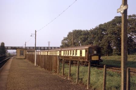 BR(S) Class 5-BEL 3053 at Salfords, West Sussex with the "Brighton Belle" on Friday 23 Aug 1968 - J. Scrace [084067]