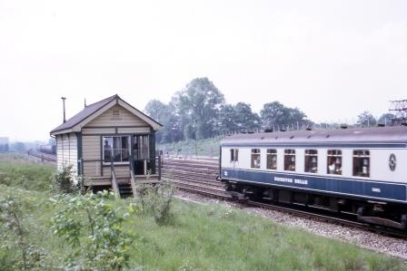 BR(S) Class 5-BEL 3052 at Salfords, West Sussex with the "Brighton Belle" on Tuesday 01 Jun 1971 - J. Scrace [084070]
