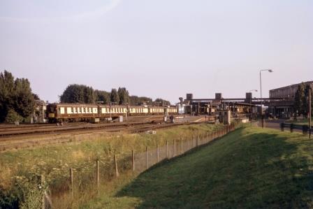 BR(S) Class 5-BEL at Gatwick Airport Station, West Sussex with the "Brighton Belle" on Thursday 22 Aug 1968 - J. Scrace [084081]