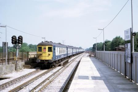BR(S) Class 5-BEL 3052 at Three Bridges Station, West Sussex with the "Brighton Belle" on Wednesday 02 Jun 1971 - J. Scrace [084088]
