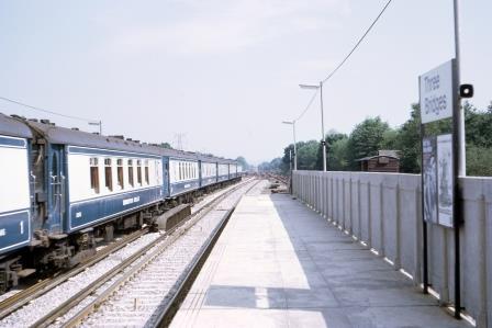 BR(S) Class 5-BEL 3052 at Three Bridges Station, West Sussex with the "Brighton Belle" on Wednesday 02 Jun 1971 - J. Scrace [084089]