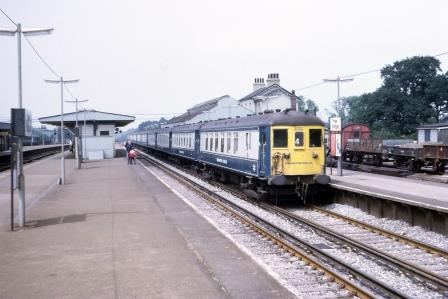 BR(S) Class 5-BEL 3052 at Three Bridges Station, West Sussex with the "Brighton Belle" on Saturday 03 Jul 1971 - J. Scrace [084091]