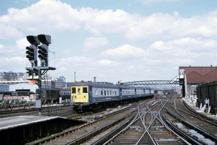 BR(S) Class 5-BEL 3051 at Brighton Station, East Sussex with the "Brighton Belle" on Wednesday 28 Apr 1971 - J. Scrace [084130]
