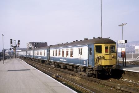 BR(S) Class 5-BEL 3051 at Brighton Station, East Sussex with the "Brighton Belle" on Friday 17 Mar 1972 - J. Scrace [084132]