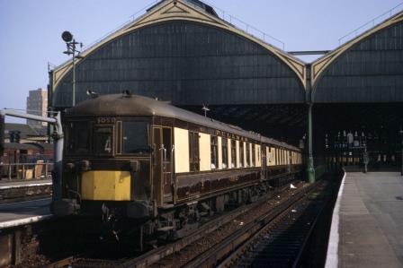 BR(S) Class 5-BEL 3053 at Brighton Station, East Sussex with the "Brighton Belle" on Wednesday 29 May 1968 - J. Scrace [084134]