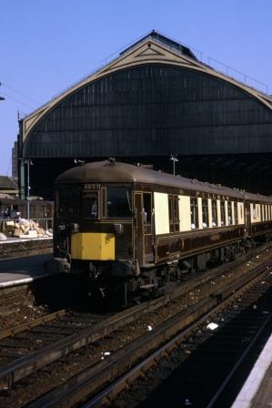 BR(S) Class 5-BEL 3053 at Brighton Station, East Sussex with the up "Brighton Belle" on Tuesday 09 Jul 1968 - J. Scrace [084135]