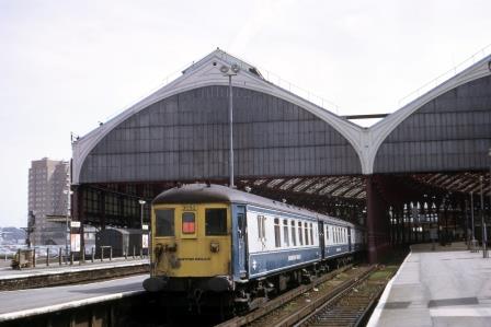 BR(S) Class 5-BEL 3052 at Brighton Station, East Sussex with the "Brighton Belle" on Friday 28 Apr 1972 - J. Scrace [084137]