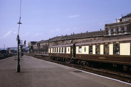 BR(S) Class 5-BEL 3053 at Brighton Station, East Sussex with the "Brighton Belle" on Tuesday 09 Jul 1968 - J. Scrace [084140]