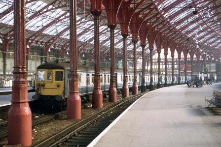BR(S) Class 5-BEL 3051 at Brighton Station, East Sussex with the up "Brighton Belle" on Friday 17 Mar 1972 - J. Scrace [084146]