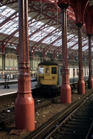 BR(S) Class 5-BEL 3051 at Brighton Station, East Sussex with the up "Brighton Belle" on Friday 17 Mar 1972 - J. Scrace [084148]